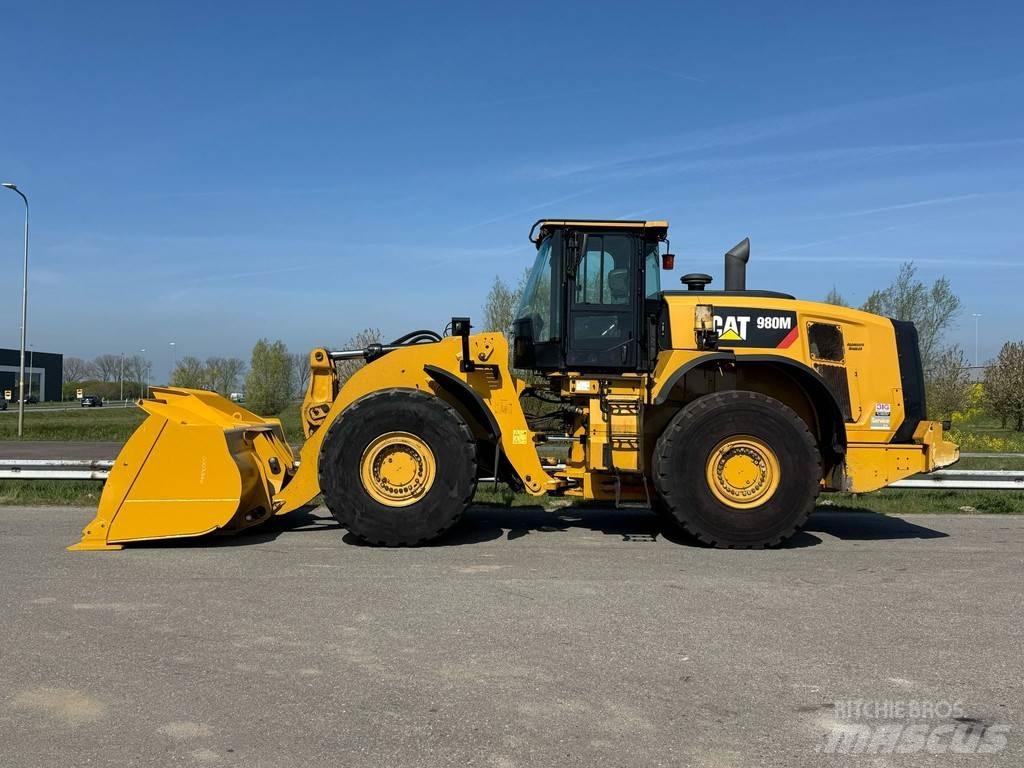 CAT 980M Iekrāvēji uz riteņiem
