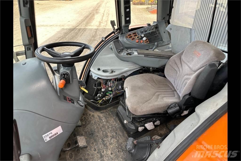 Valtra N142 Traktori
