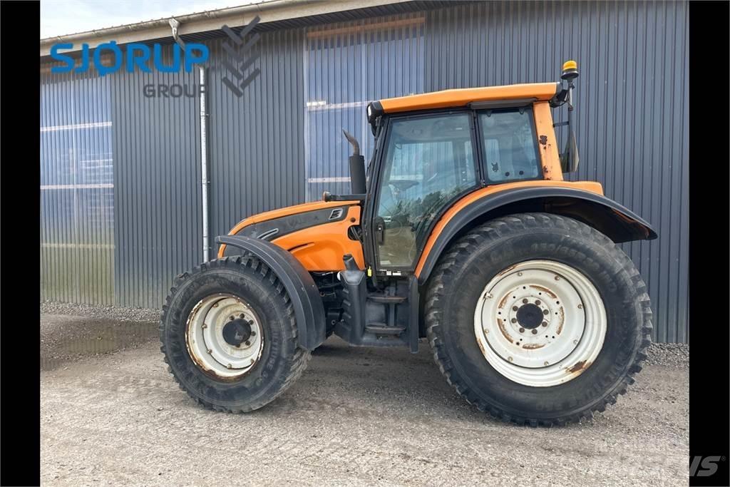 Valtra N142 Traktori