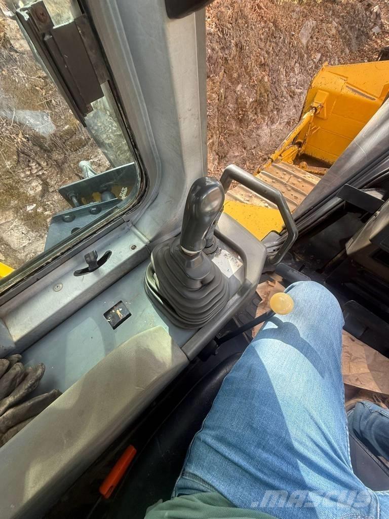 Komatsu D 65 EX 12 Kāpurķēžu buldozeri