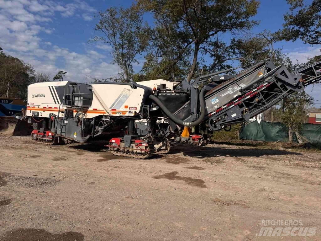 Wirtgen W250 Asfalta dzesēšanas iekārtas