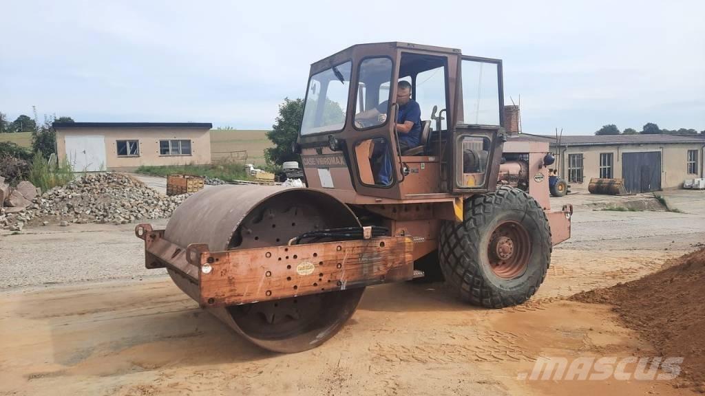 CASE W 1102 D Vienvalča grunts veltņi