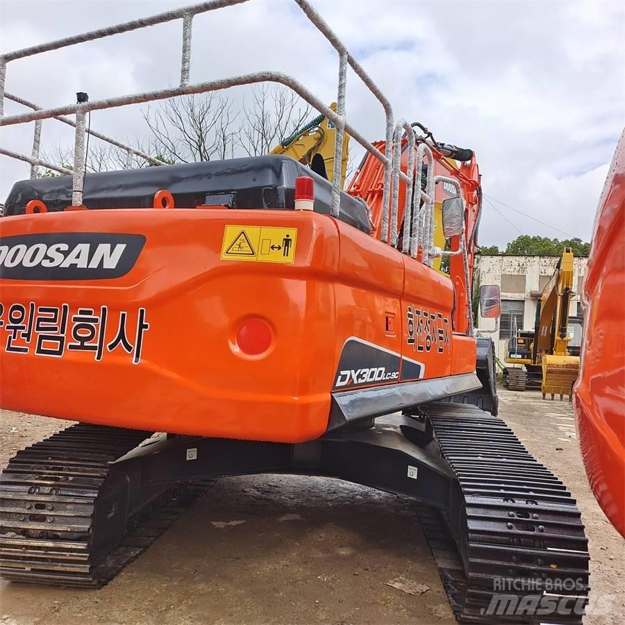 Doosan DX300 Kāpurķēžu ekskavatori