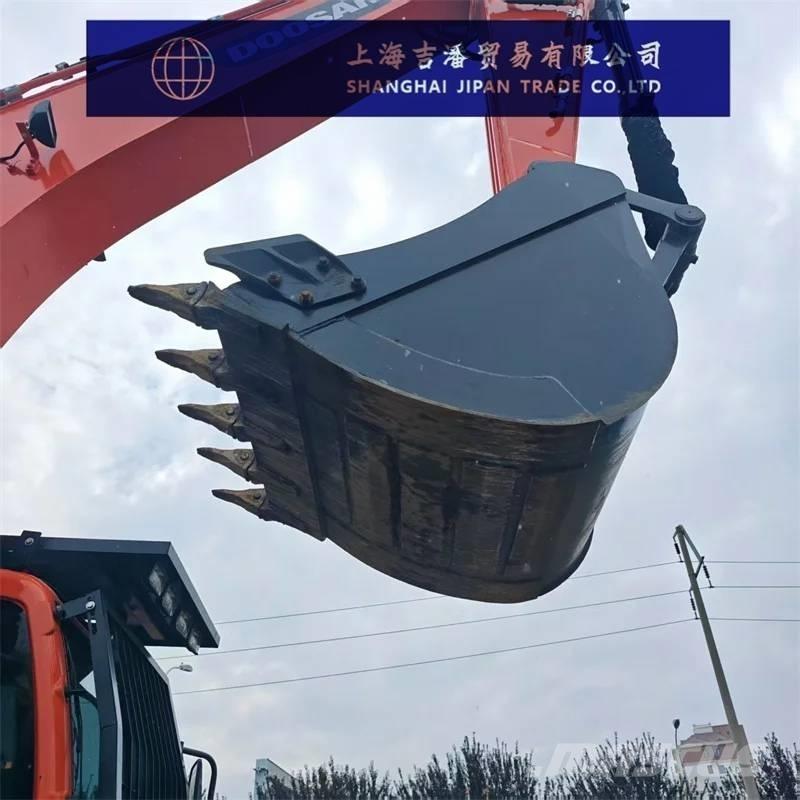 Doosan DX 225 Kāpurķēžu ekskavatori