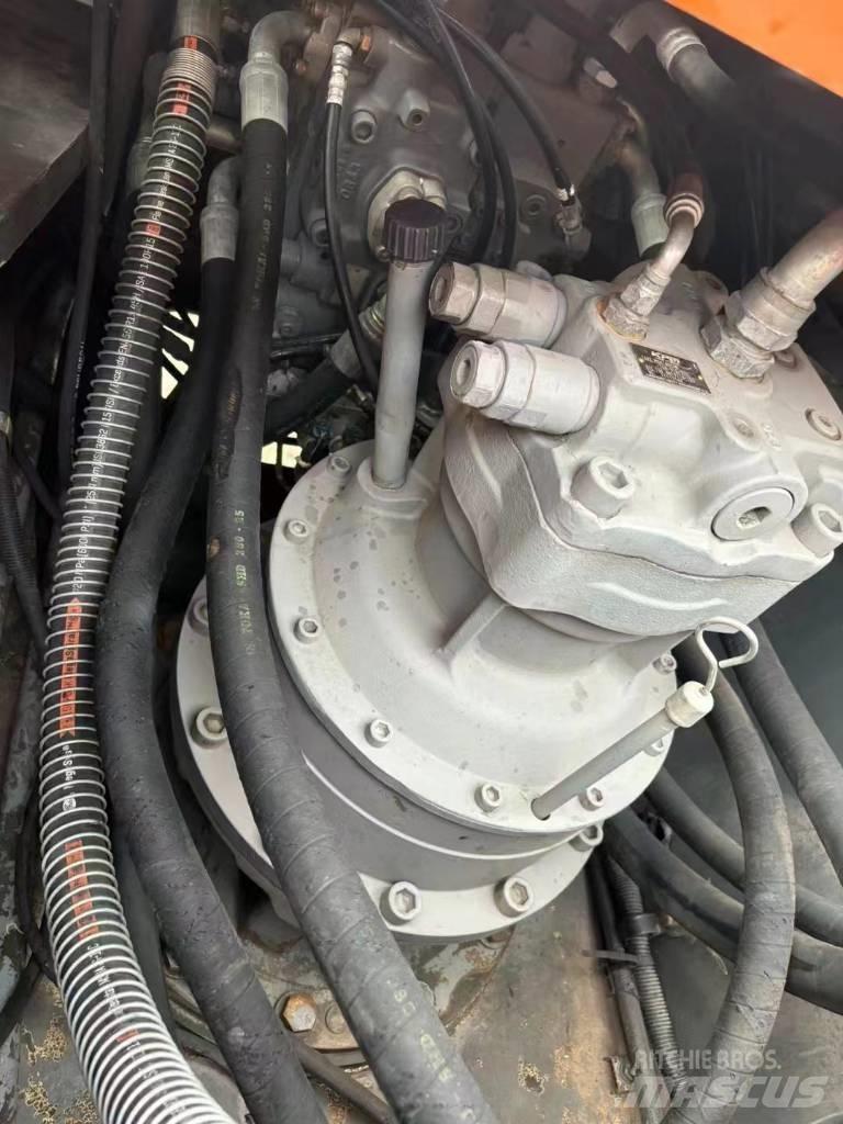 Hitachi ZX 330 Kāpurķēžu ekskavatori