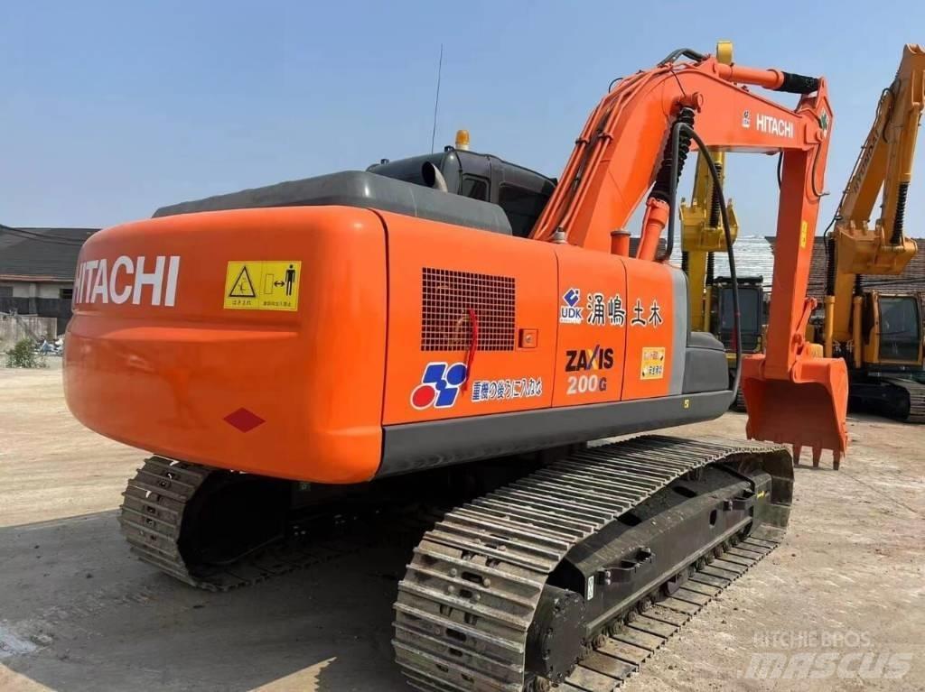Hitachi ZX 200 Kāpurķēžu ekskavatori