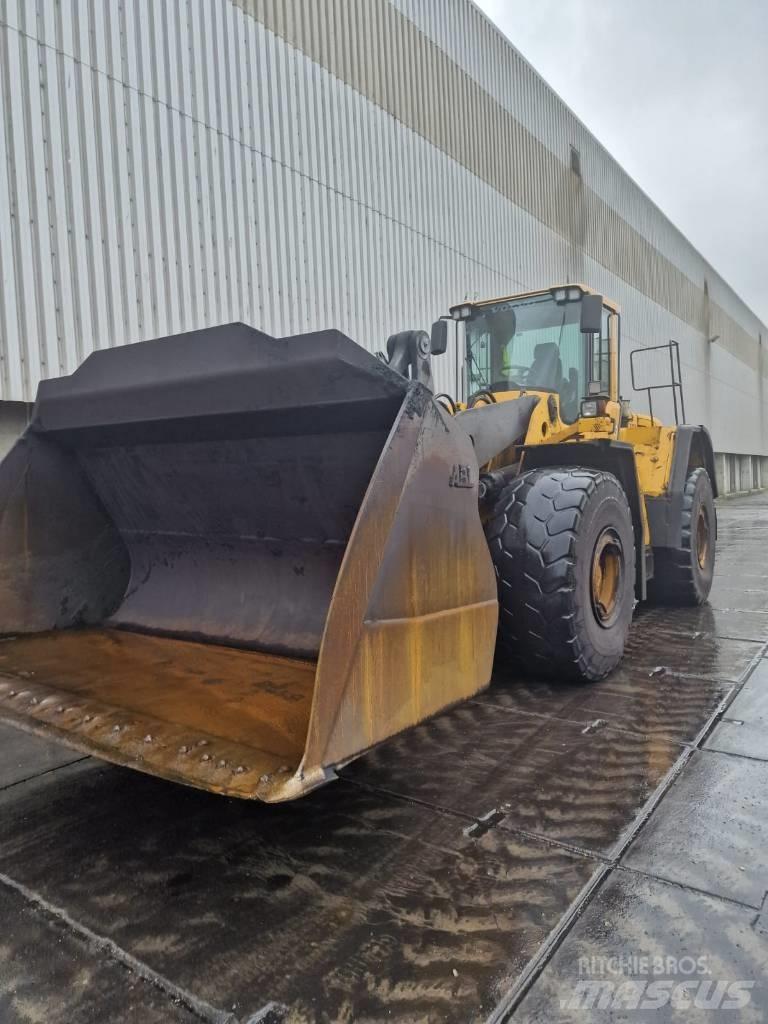 Volvo L 220 F Iekrāvēji uz riteņiem