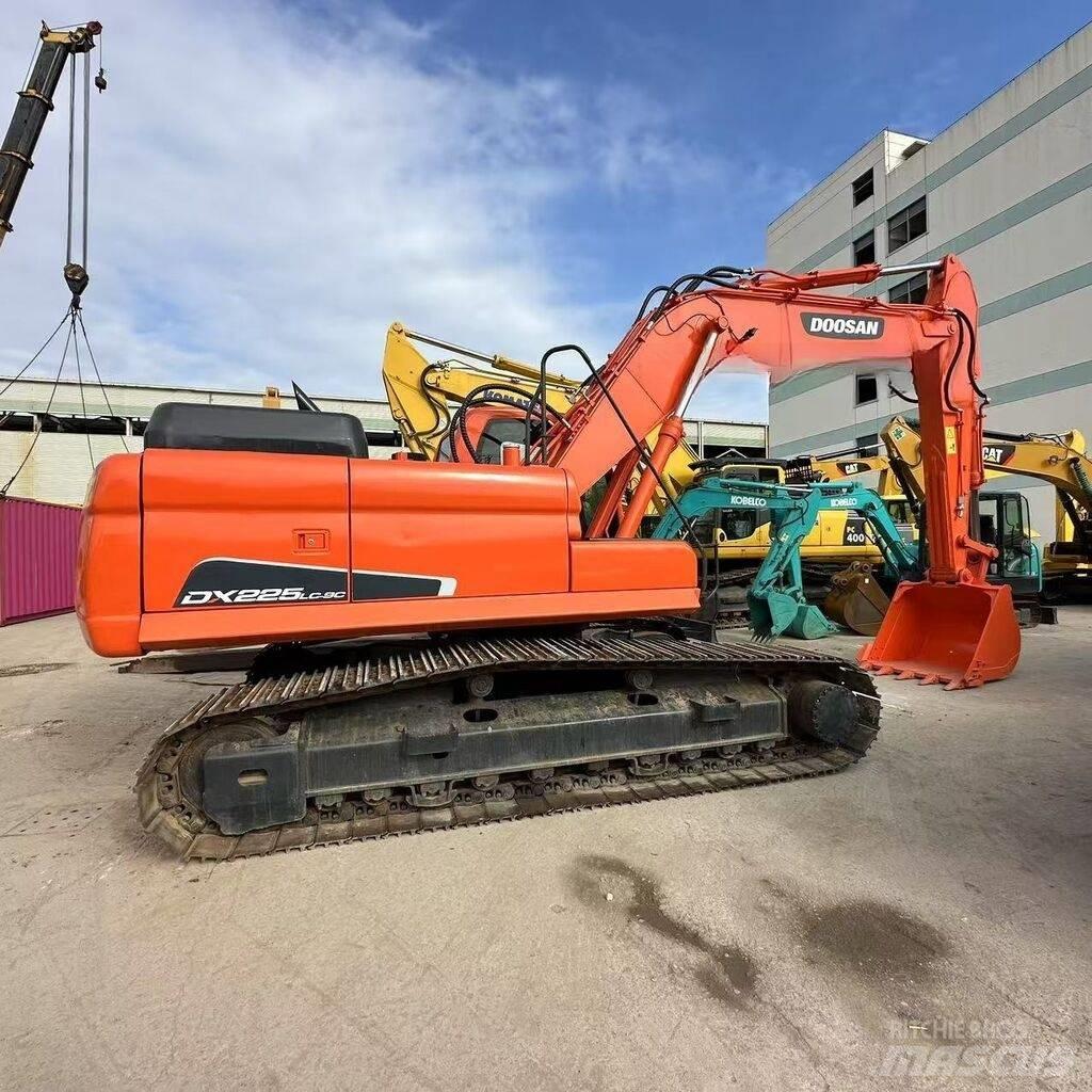 Doosan DX 225 LC-9C Kāpurķēžu ekskavatori