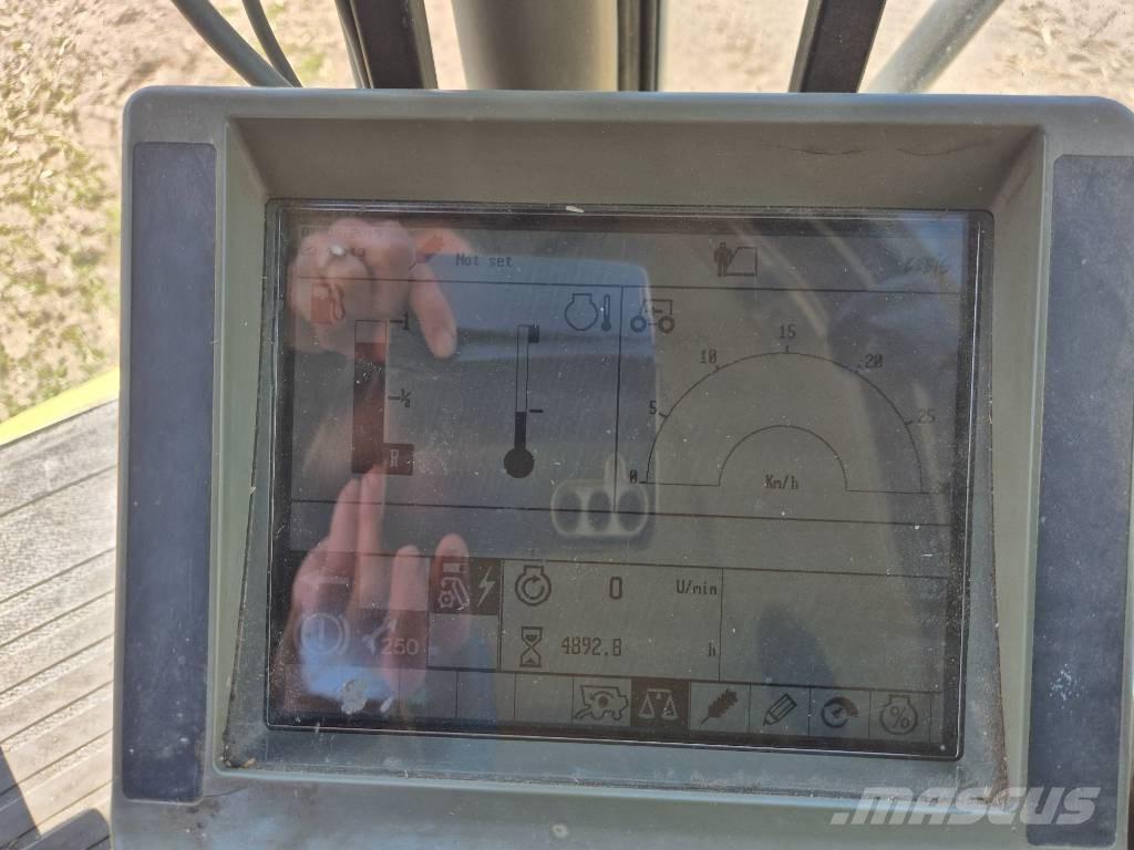 CLAAS Lexion 480 Ražas novākšanas kombaini