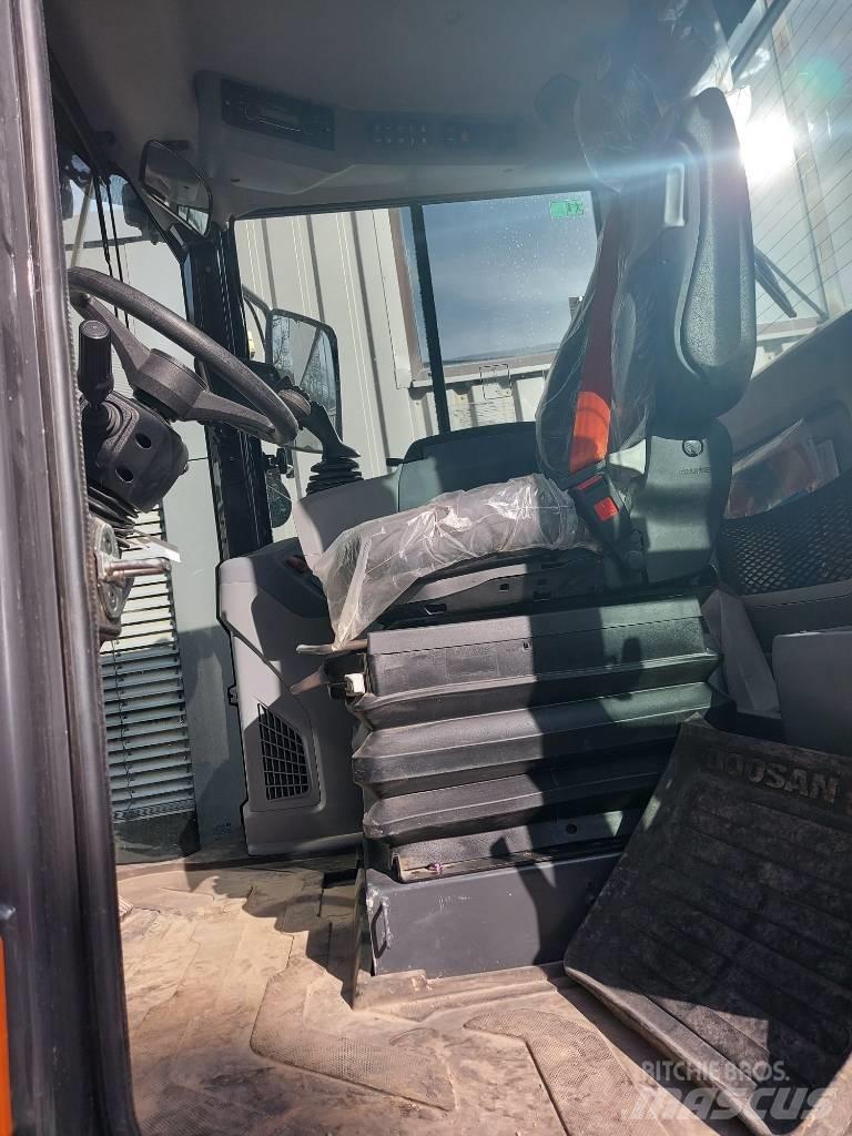 Develon DL 200-7 Iekrāvēji uz riteņiem