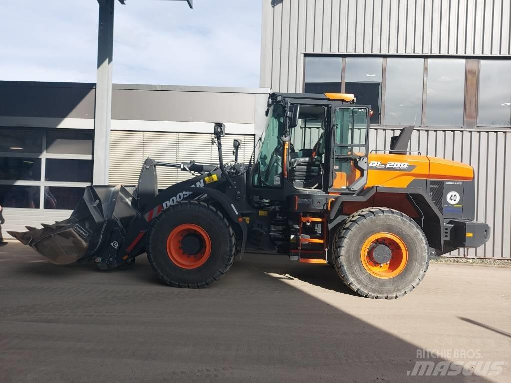Develon DL 200-7 Iekrāvēji uz riteņiem