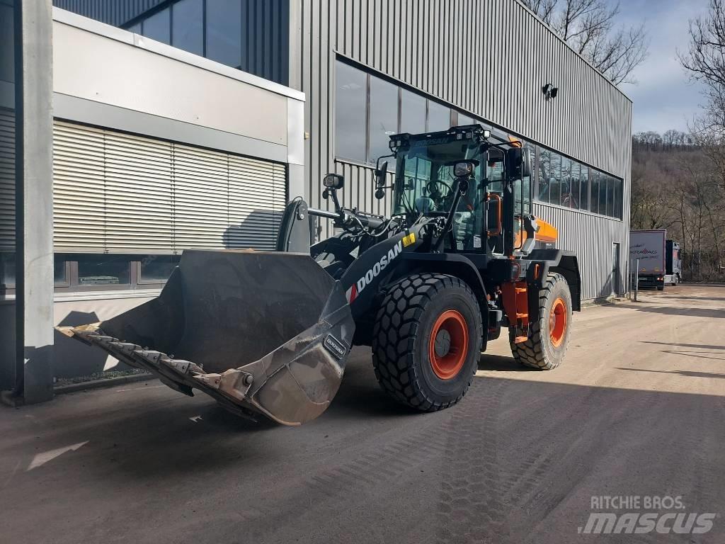 Develon DL 200-7 Iekrāvēji uz riteņiem