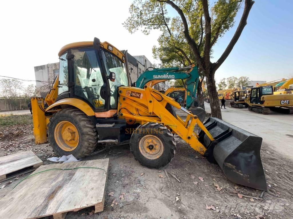 JCB 3 CX Ekskavatori-iekrāvēji