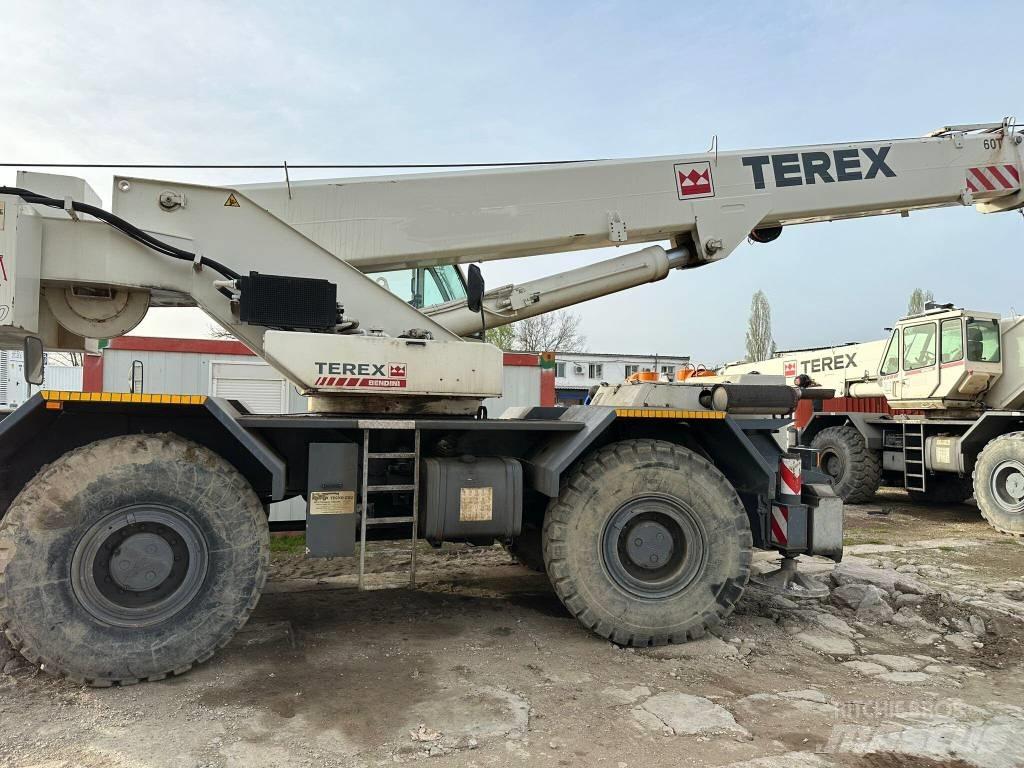 Terex A 600 Celtņi nelīdzenām virsmām