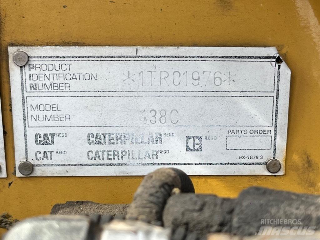 CAT 438 C Ekskavatori-iekrāvēji