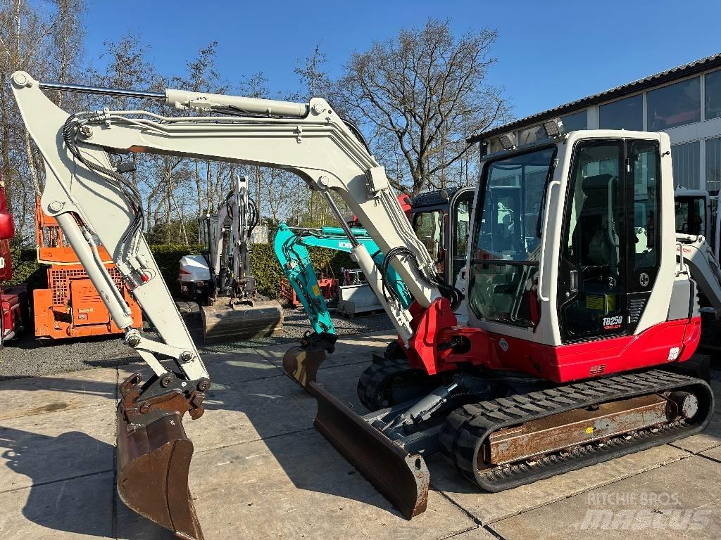 Takeuchi TB250 Mini ekskavatori < 7 t