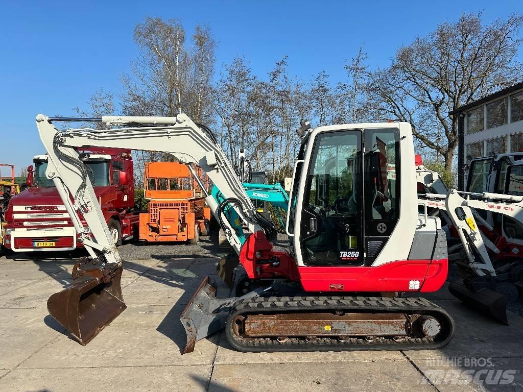 Takeuchi TB250 Mini ekskavatori < 7 t