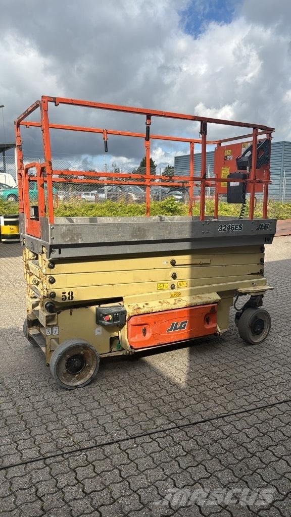 JLG 3246 ES Šķerveida pacēlāji