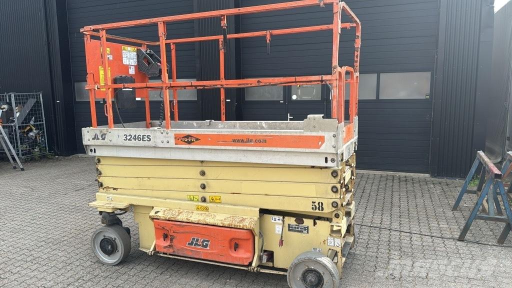 JLG 3246 ES Šķerveida pacēlāji
