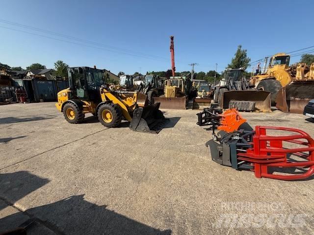 CAT 908 M - 40 Km/H Iekrāvēji uz riteņiem