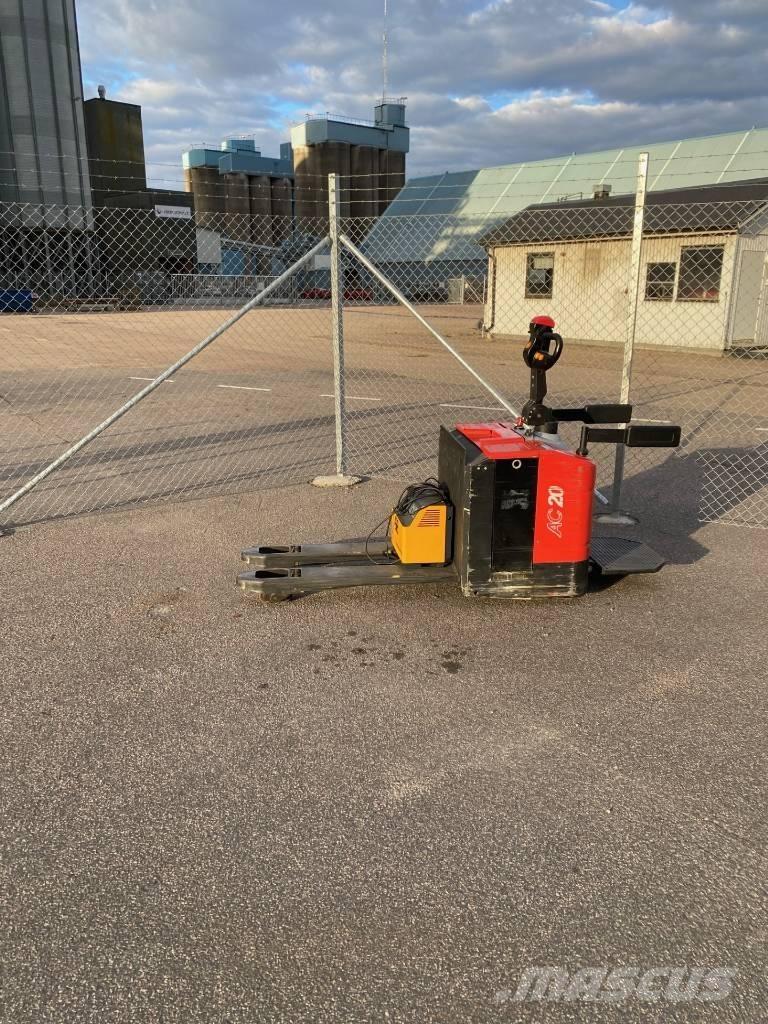 Heli CBD 20 Hidrauliskās stalažas ar platformu