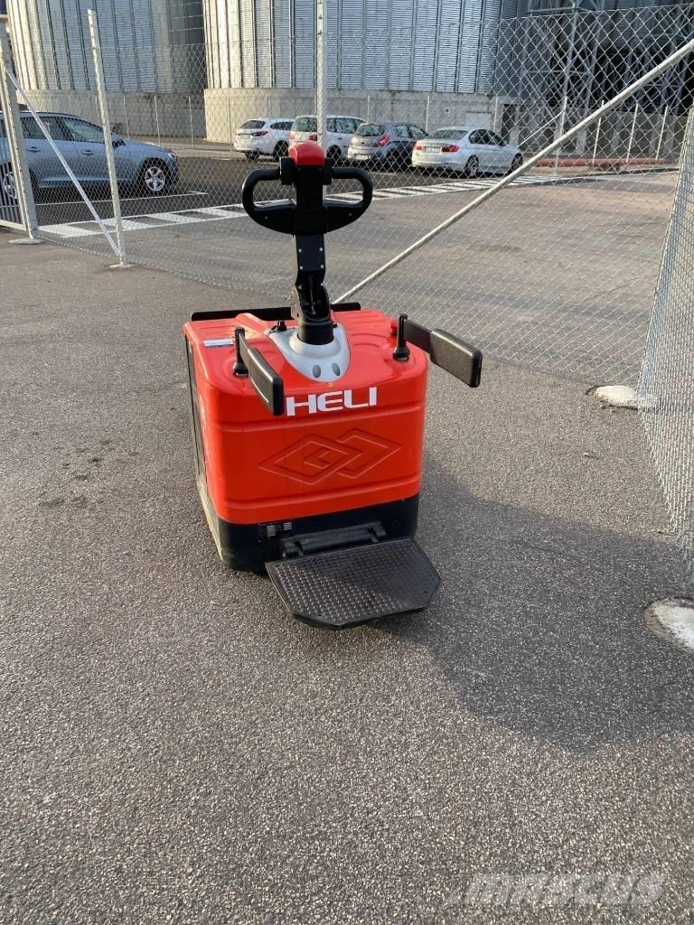 Heli CBD 20 Hidrauliskās stalažas ar platformu