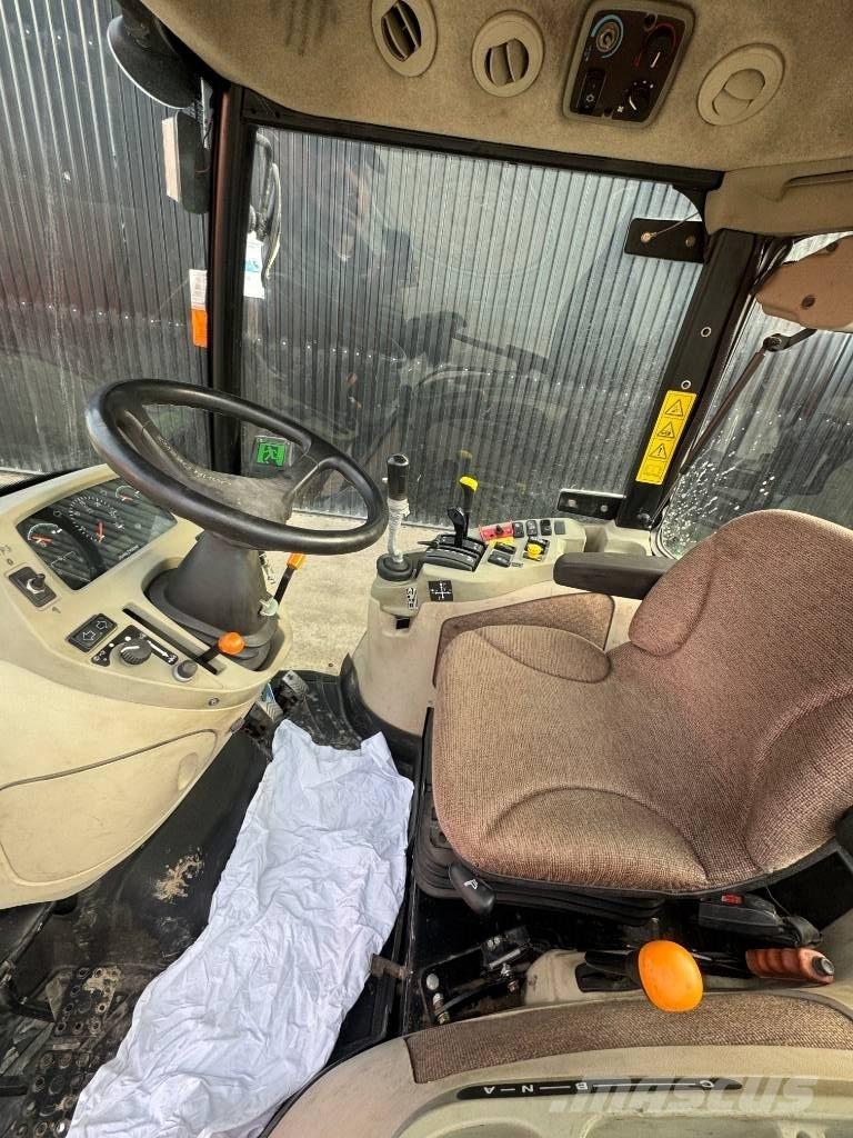 John Deere 3720 Kompaktie traktori