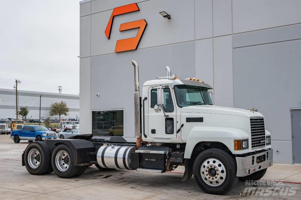 Mack Pinnacle Vilcēji