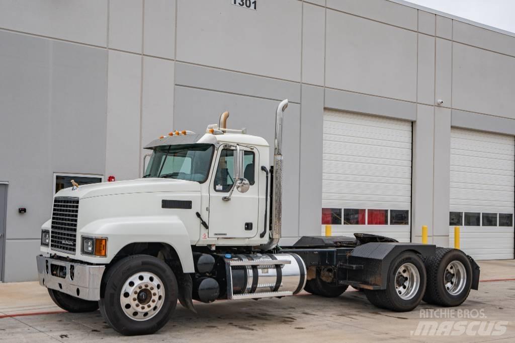 Mack Pinnacle Vilcēji
