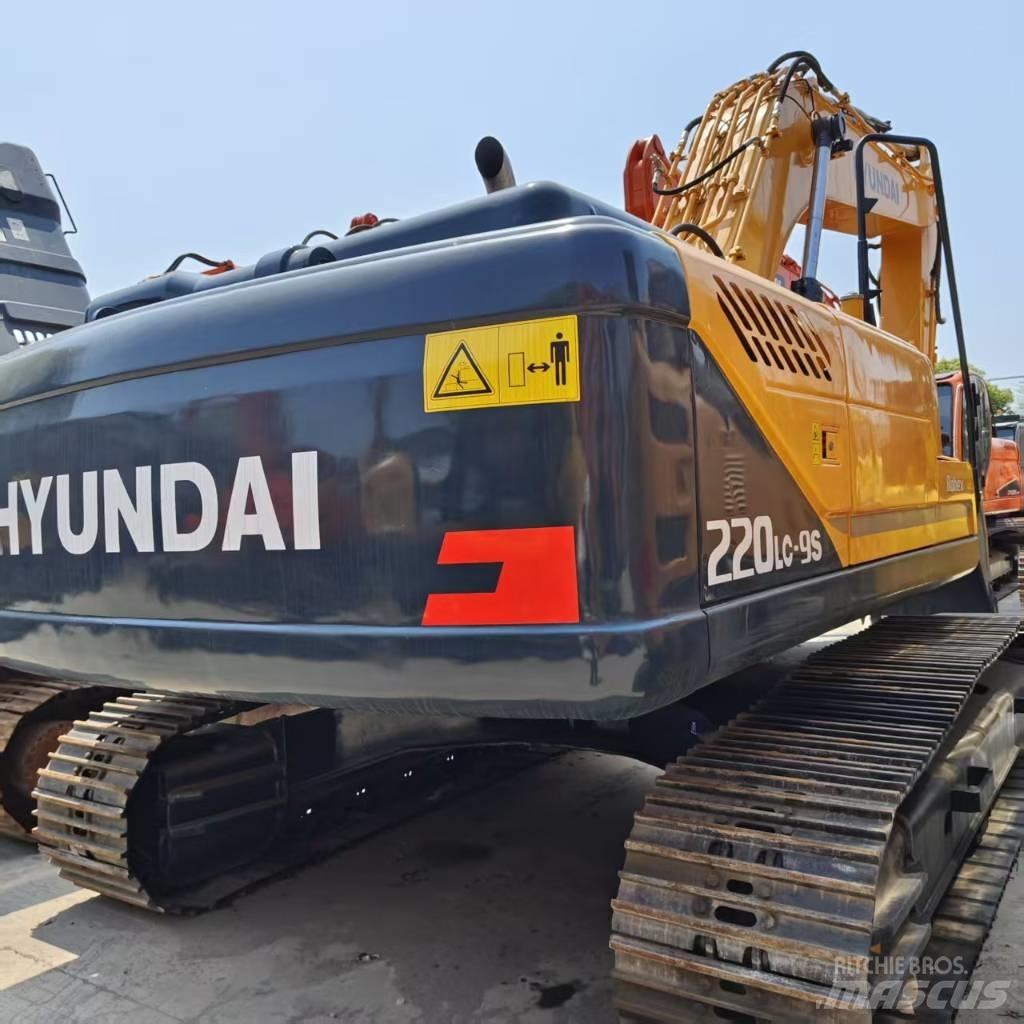 Hyundai 220lc-9s Kāpurķēžu ekskavatori