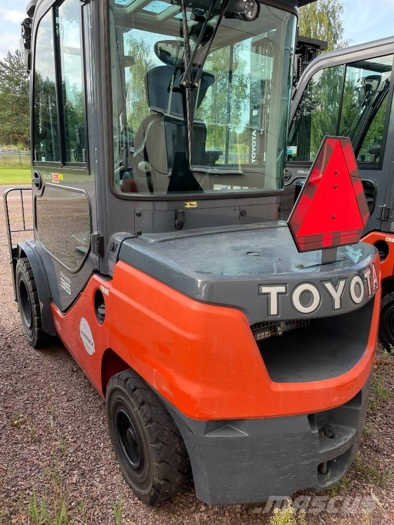 Toyota 52-8FDJF35 Tehnika ar dīzeļa dzinēju