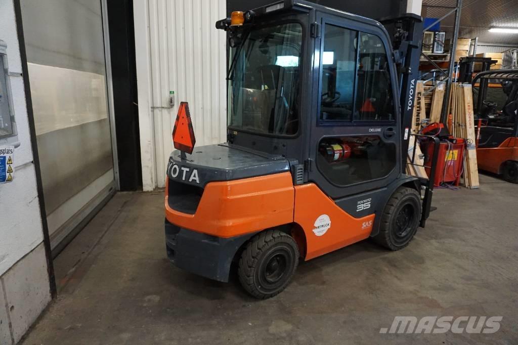 Toyota 52-8FDJF35 Tehnika ar dīzeļa dzinēju