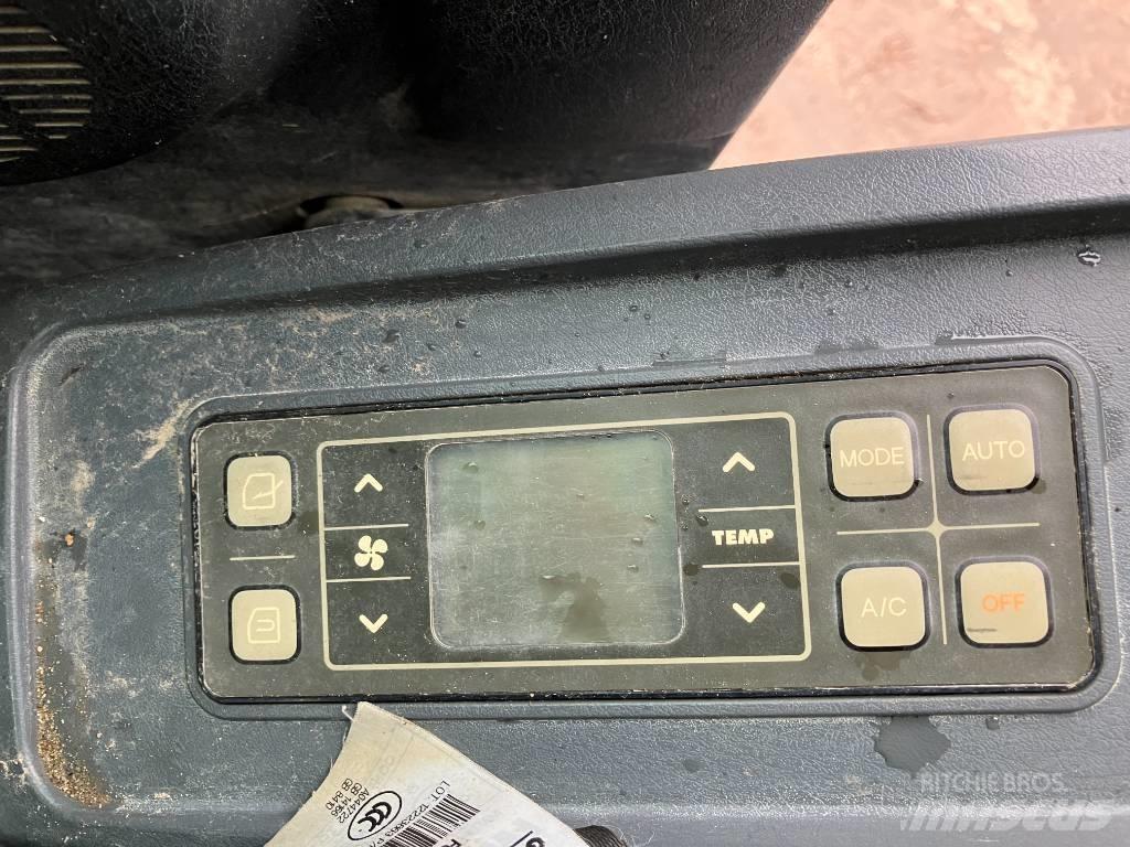 Hyundai 55W-9A Ekskavatori uz riteņiem