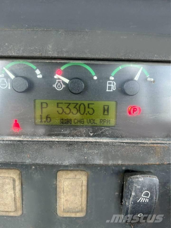 John Deere 650 JLT Kāpurķēžu buldozeri