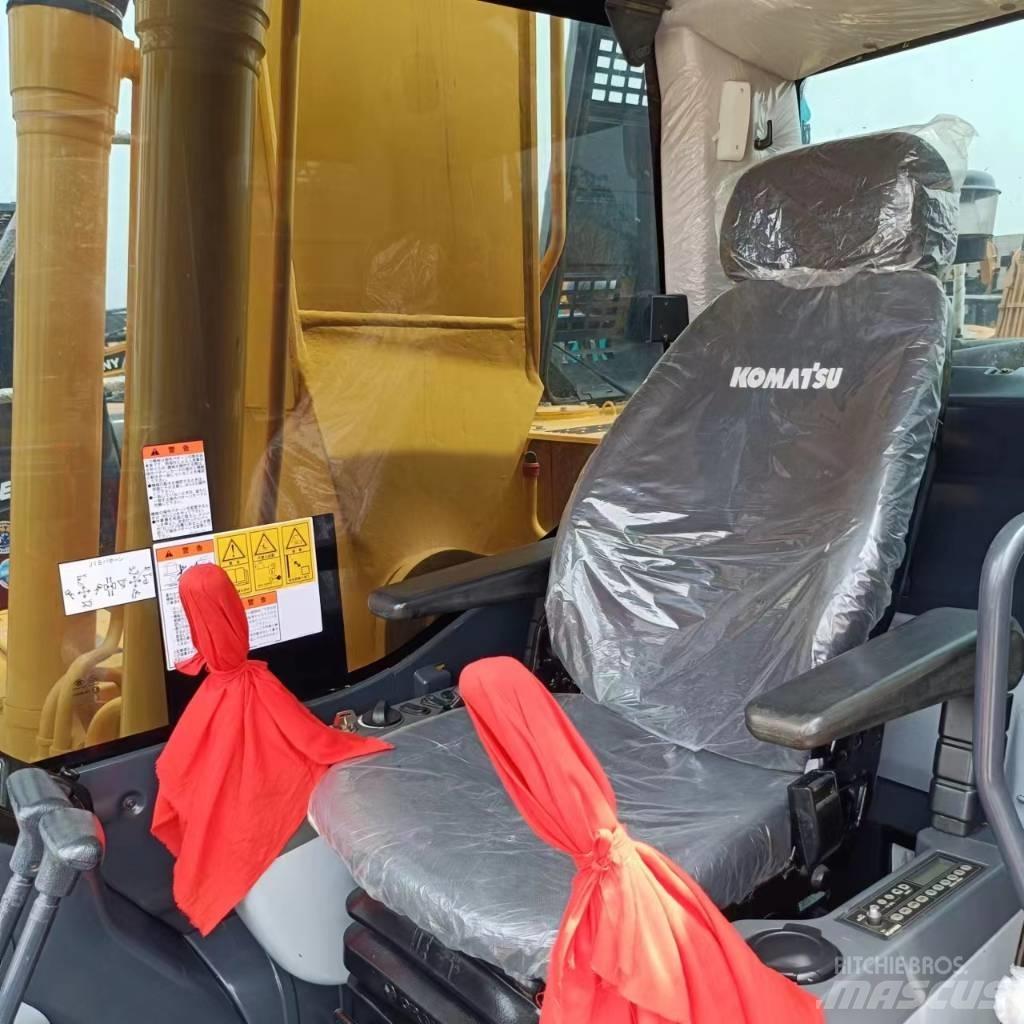 Komatsu PC 220 Kāpurķēžu ekskavatori