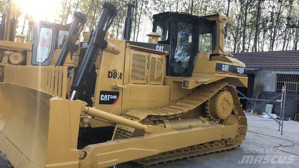 CAT D8R Kāpurķēžu buldozeri