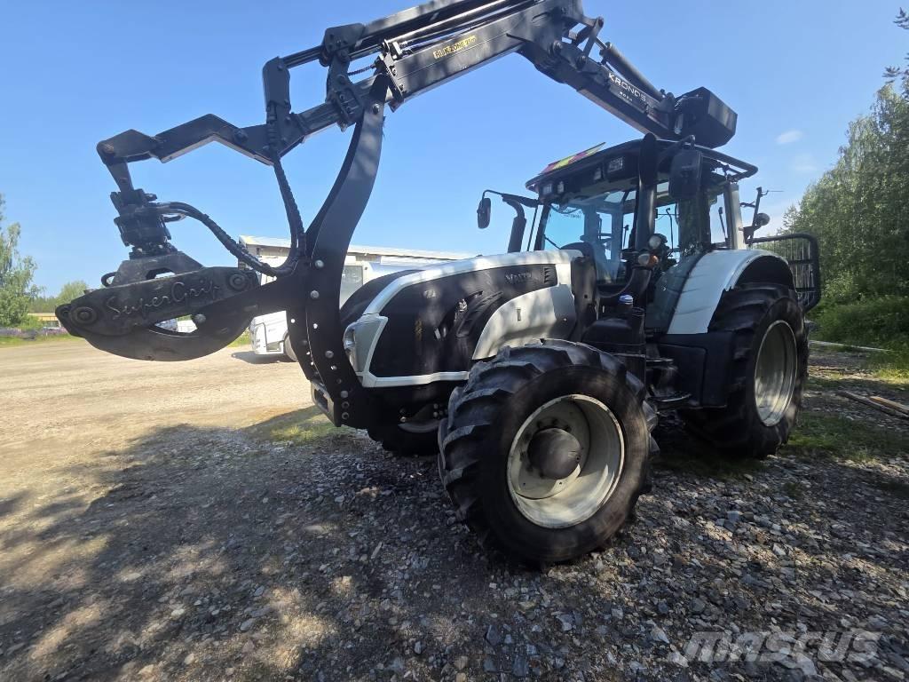 Valtra T 163 Traktori