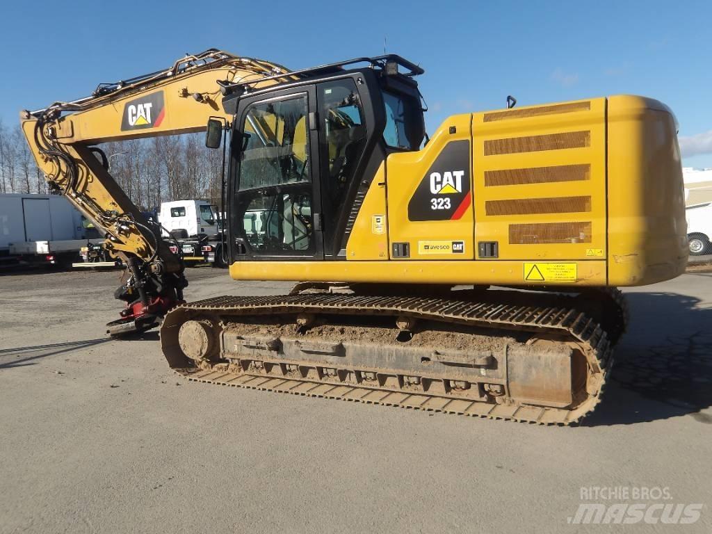 CAT 323 Kāpurķēžu ekskavatori