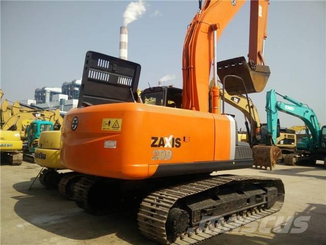 Hitachi ZX 200 Kāpurķēžu ekskavatori