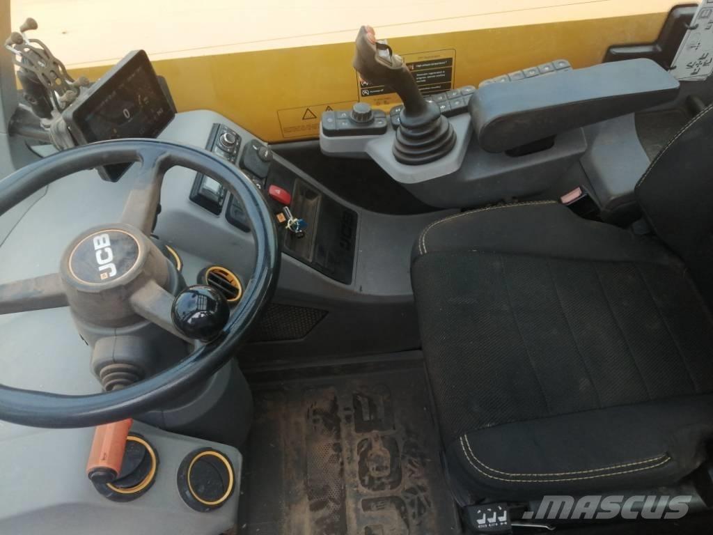 JCB 542-70 Agri Xtra Lauksaimniecības pacēlāji