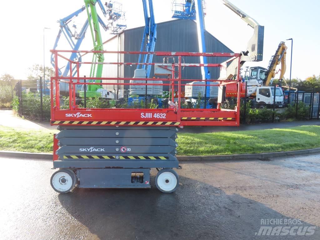 SkyJack SJ III 4632 Šķerveida pacēlāji