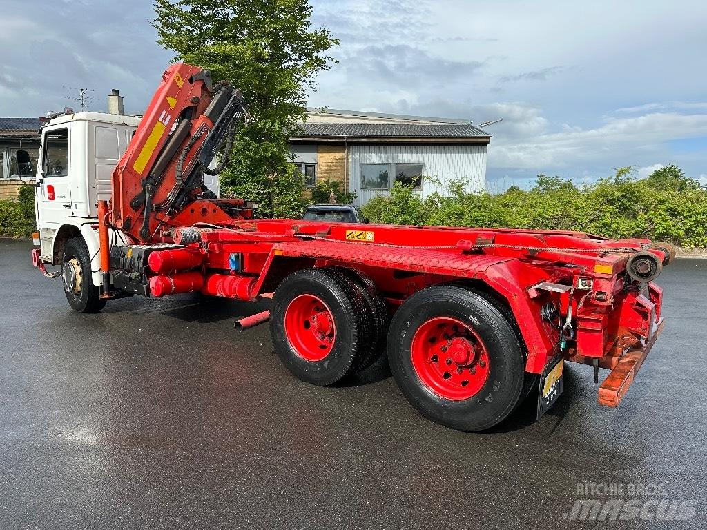 Scania P 93 M Smagās mašīnas ar celtni