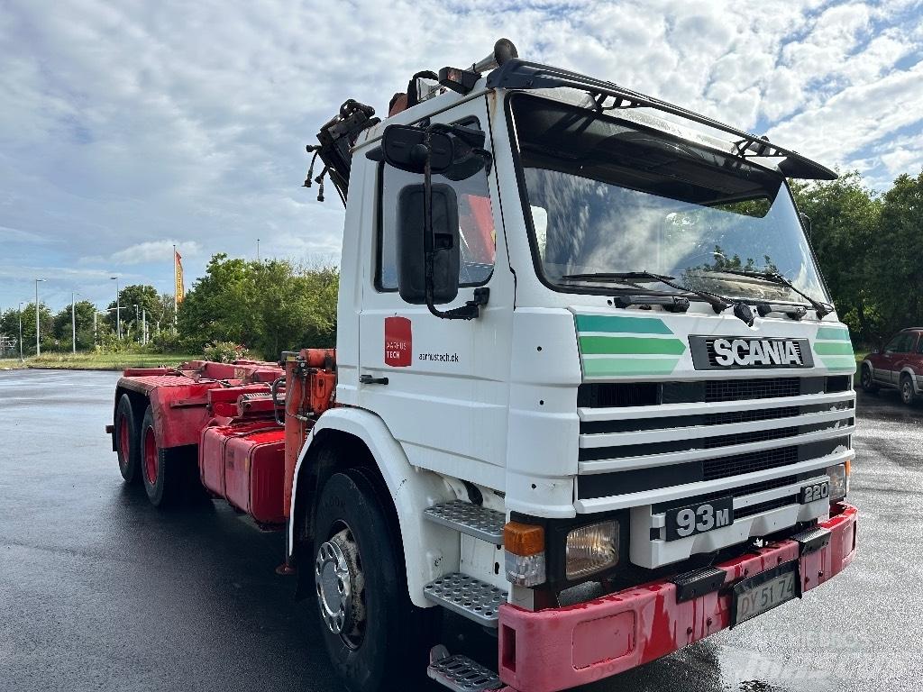Scania P 93 M Smagās mašīnas ar celtni