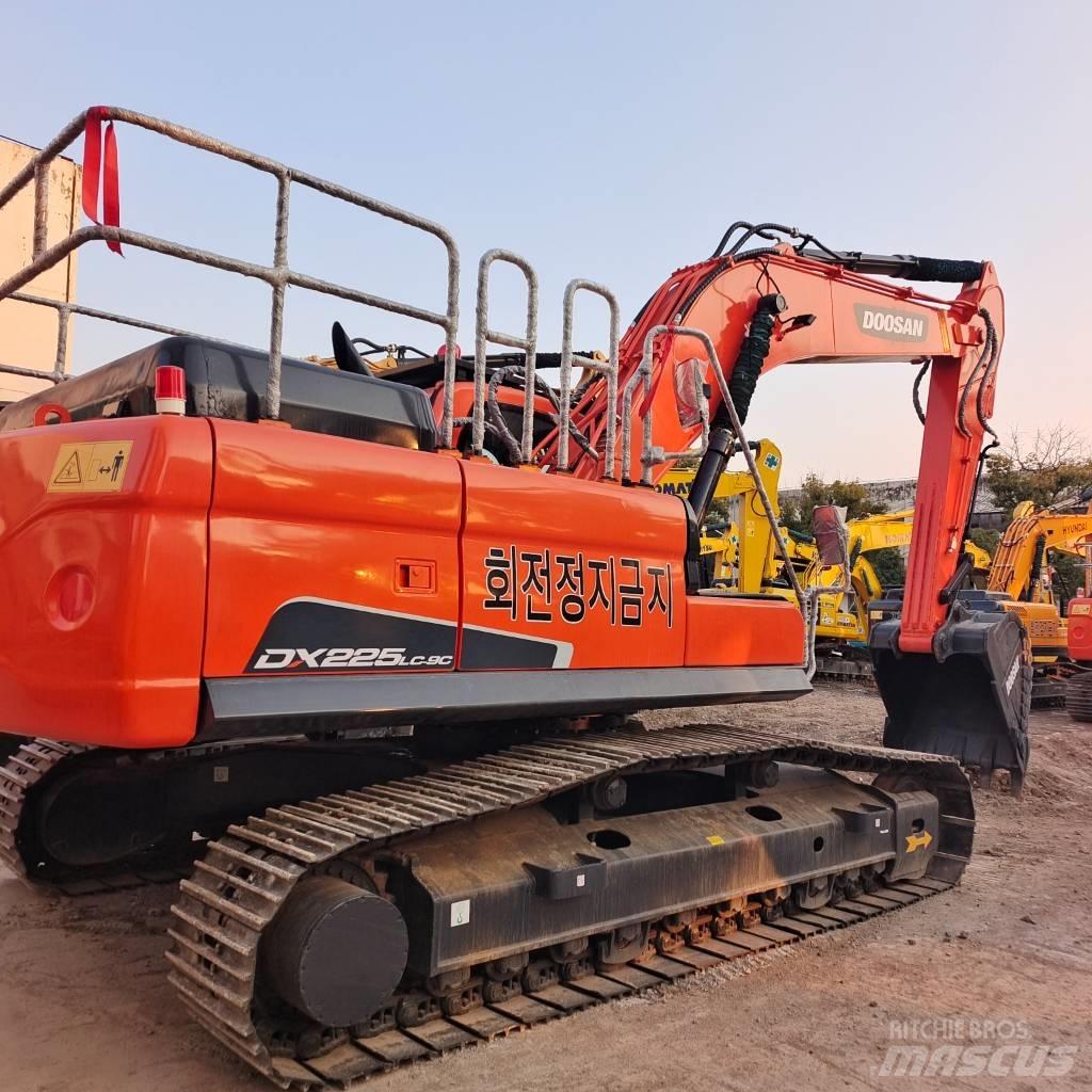 Doosan 225 LC Kāpurķēžu ekskavatori