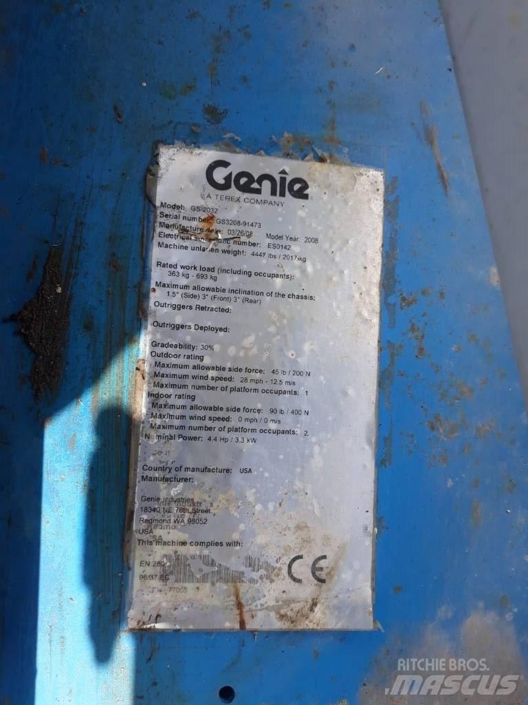 Genie 2032 Šķerveida pacēlāji
