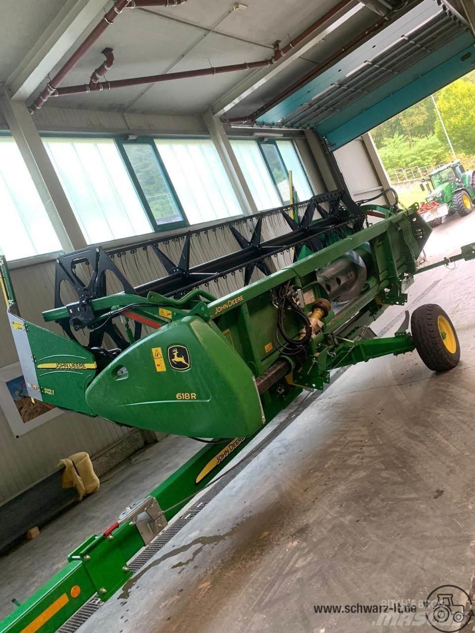 John Deere W540 Ražas novākšanas kombaini