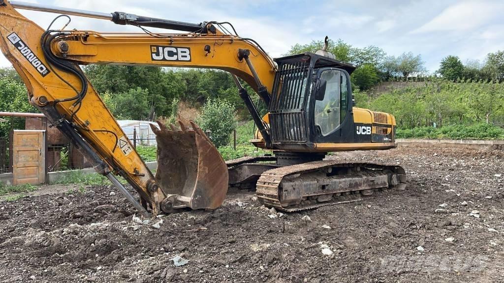 JCB JS 260 XD Sliedes, ķēdes un šasija