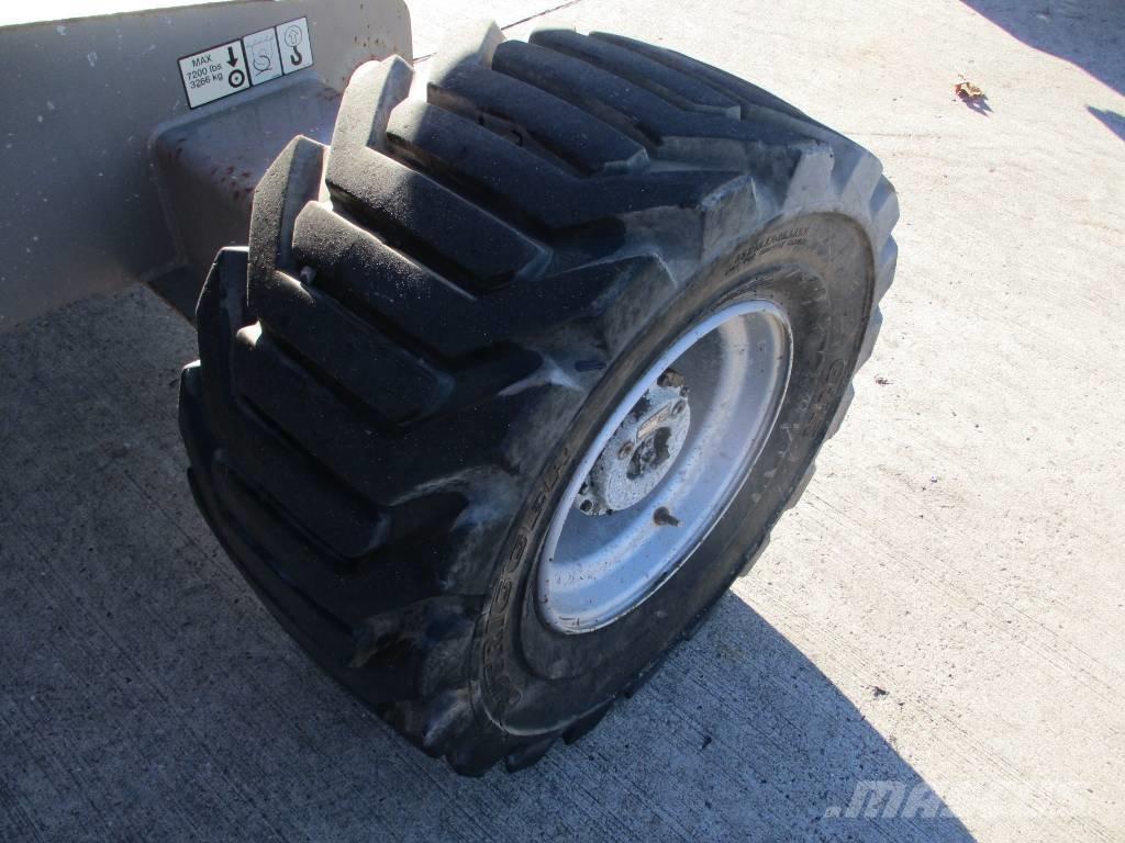 JLG 450 AJ (351) Kompakts pacēlājs ar rotējošu strēli