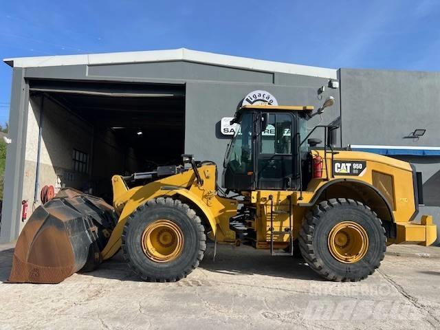 CAT 950 Iekrāvēji uz riteņiem