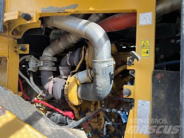CAT 950 Iekrāvēji uz riteņiem